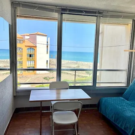 Bright With Sea View Apartment
